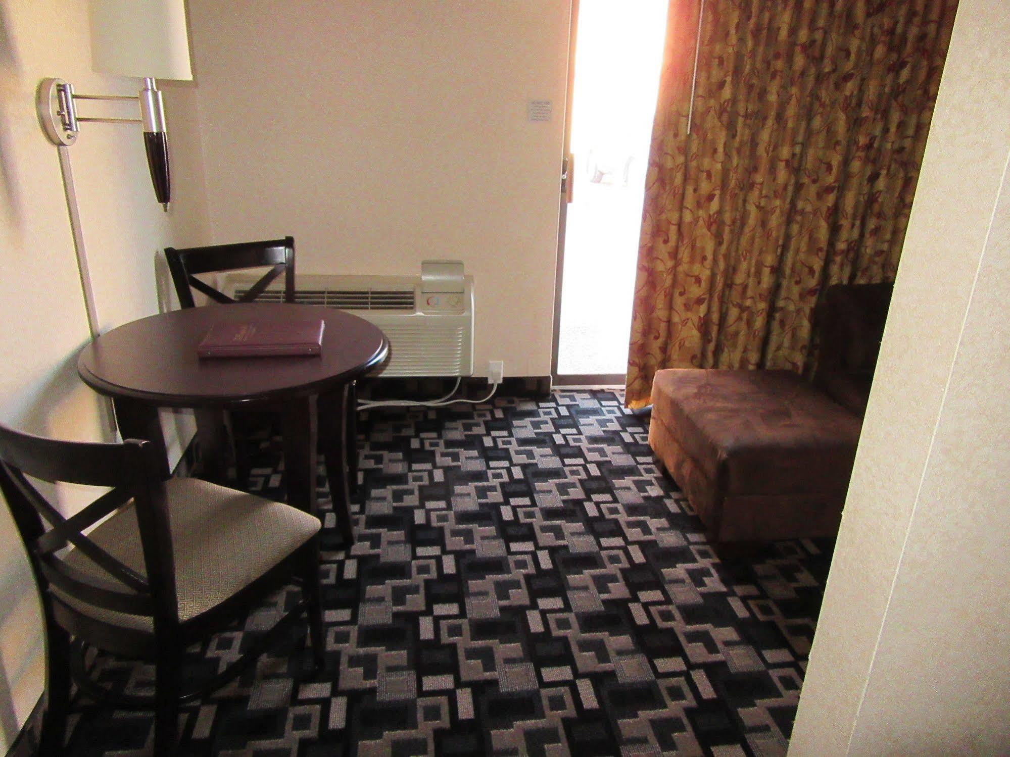 Express Suites Riverport Inn & Suites Winona Exterior photo